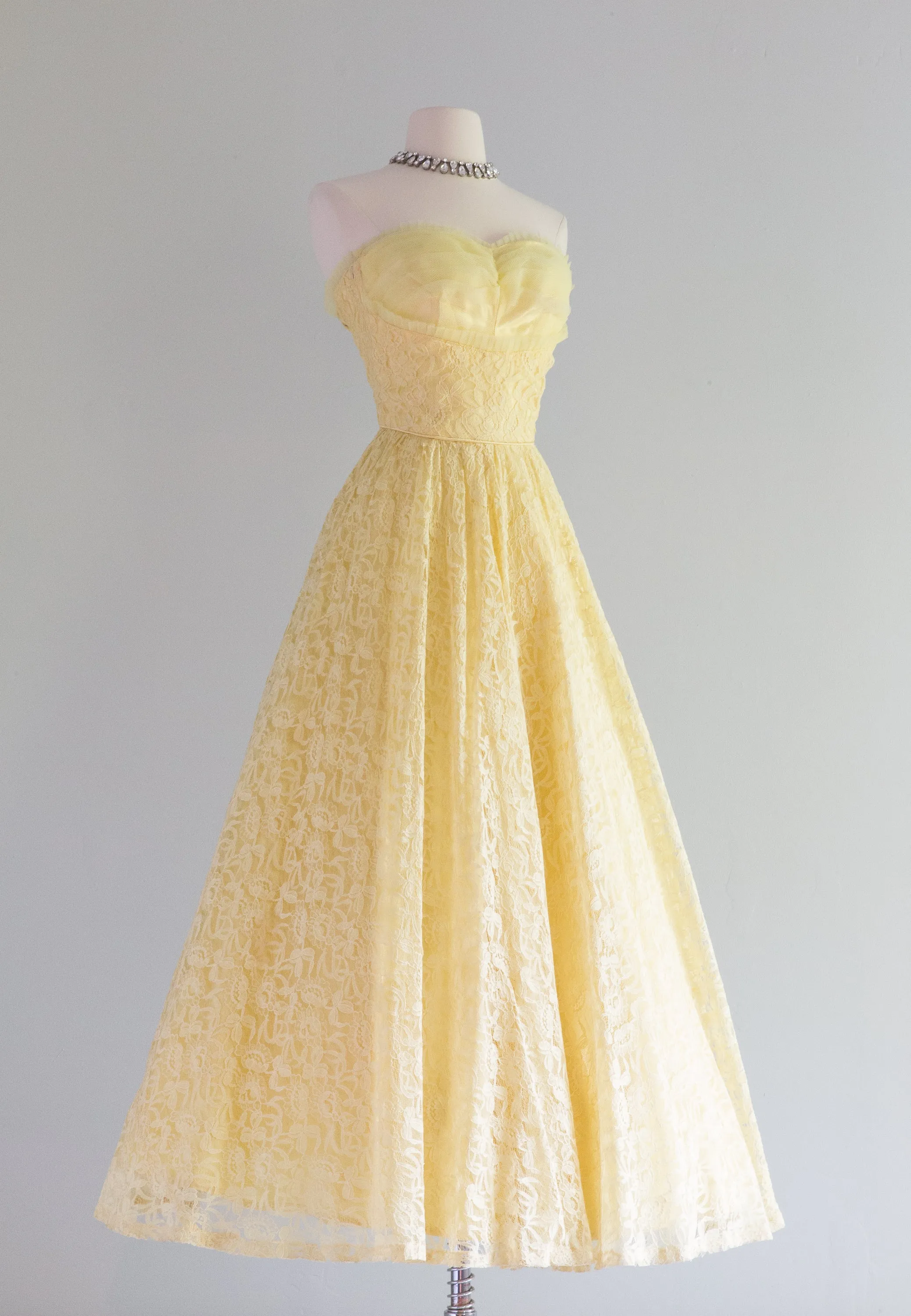1950's Belle Of The Ball Strapless Yellow Lace Prom Dress / XXS
