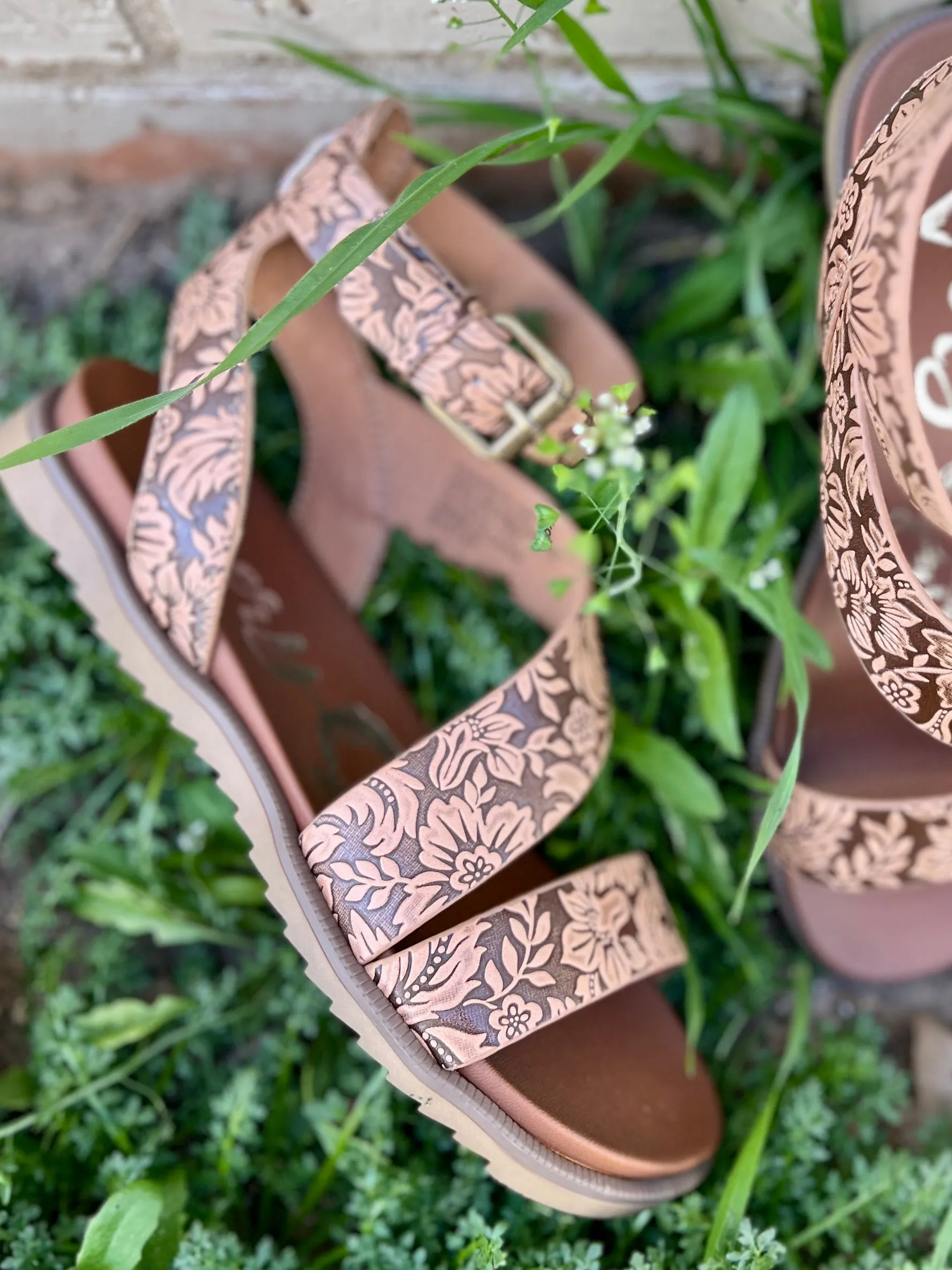Champagne Beach Sandals*