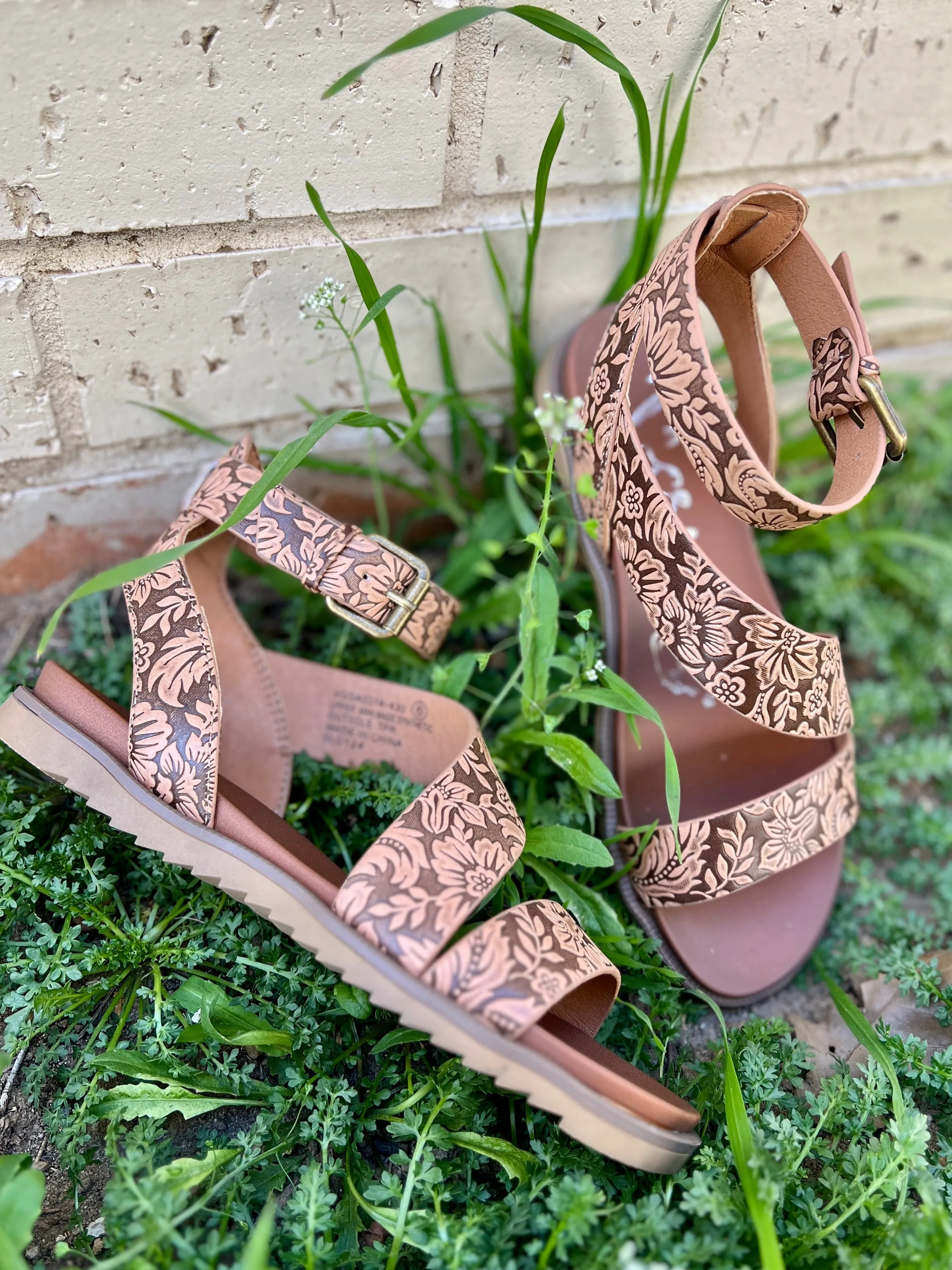 Champagne Beach Sandals*