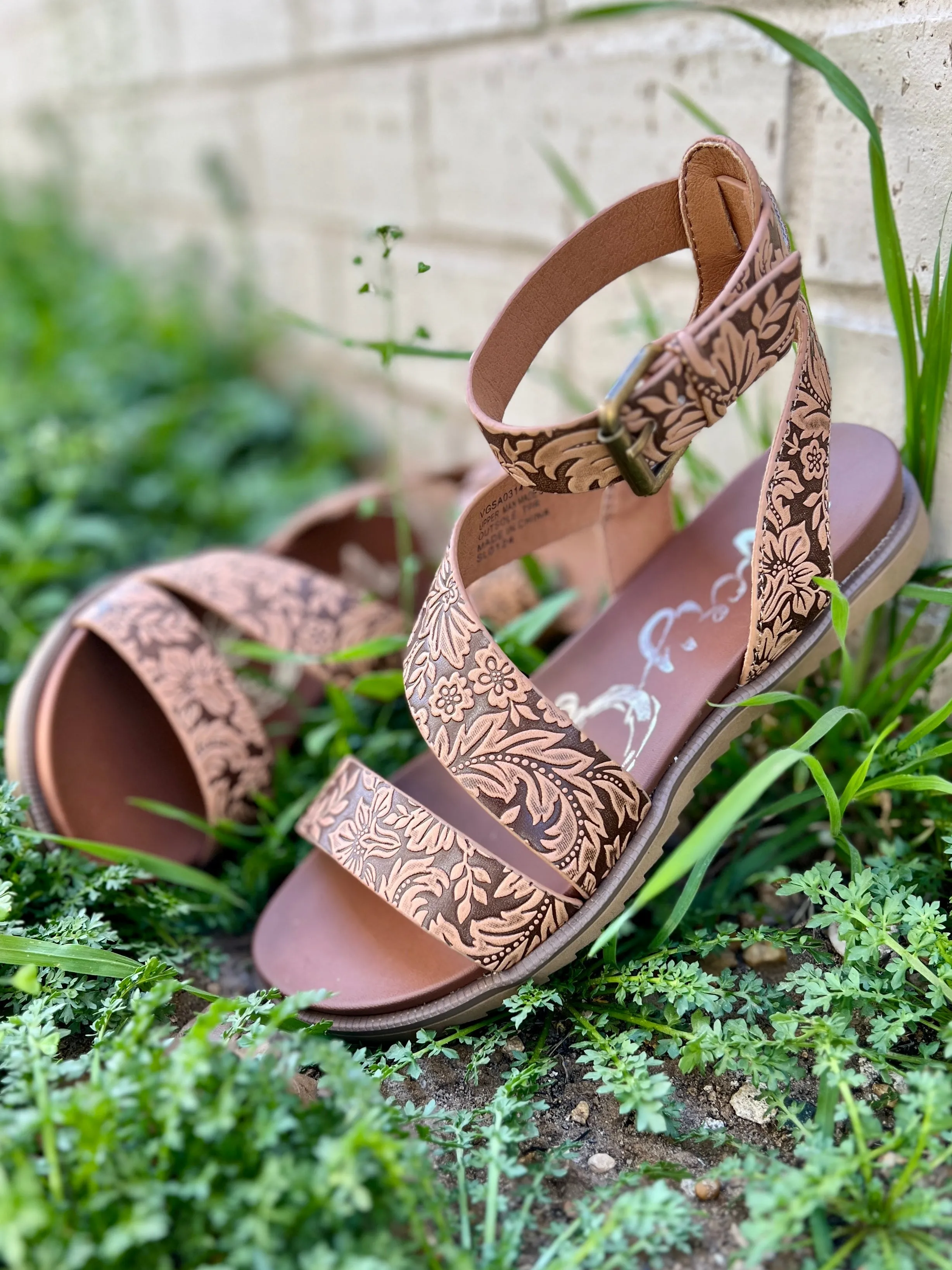Champagne Beach Sandals*